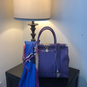 Italian leather lock handbag!